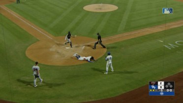 Mairoshendrick Martinus' two-run inside-the-park HR's