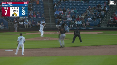 Luiyin Alastre singles on a line drive to center fielder Asbel Gonzalez. Eric Bitonti scores. Luis Castillo to 3rd.