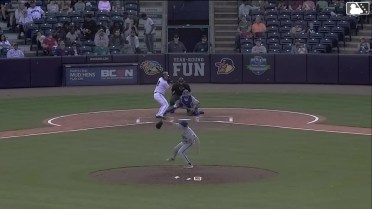 Cal Stevenson homers (3) on a fly ball to right field.