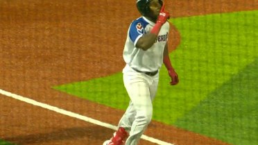 John Gil's three-run homer