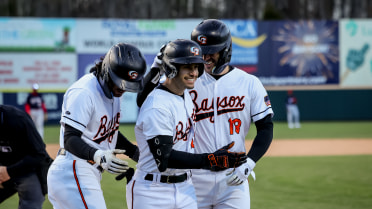 Baysox explode for 19 runs in first victory of season