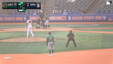 Axiel Plaz doubles (4) on a sharp line drive to right fielder John Bay. Jhonny Severino scores. Brian Sanchez scores.