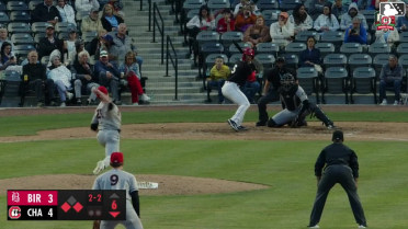 Cade Hunter doubles (2) on a sharp line drive to right fielder Braden Montgomery. Zavier Warren scores. Ruben Ibarra to 3rd.