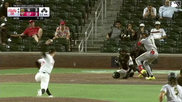 Christian Moore walks. Jeimer Candelario scores. Yolmer Sánchez to 3rd. Niko Kavadas to 2nd.