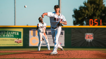 Grizzlies Roll Past Nuts 10-1 to Take Second Straight in Modesto