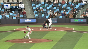 Modeifi Marte homers (5) on a fly ball to left field.