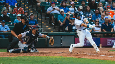 Hooks Top Naturals in Opener