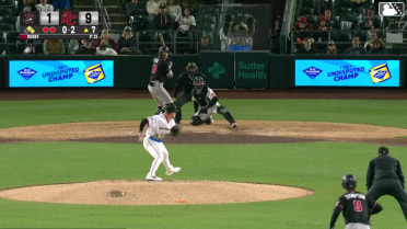 Zac Veen singles on a ground ball to center fielder Grant McCray. Sterlin Thompson scores. Vimael Machín to 3rd.