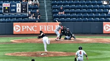 Steward Berroa singles on a ground ball to right fielder Yanquiel Fernández, deflected by pitcher Adam Kloffenstein. Robert Moore scores.