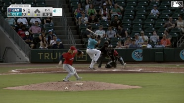 LaMonte Wade Jr. homers (7) on a fly ball to right center field.