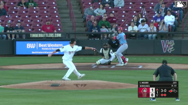 Cade McGee walks. Jesús Báez scores. Passed ball by catcher Blayberg Diaz.