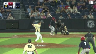Trent Farquhar walks. Devin Saltiban scores. Daunte Stuart to 3rd. Kodey Shojinaga to 2nd.