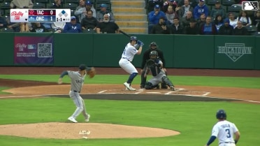 Jack Suwinski doubles (4) on a sharp fly ball to right fielder Brennen Davis. James Tibbs III scores.