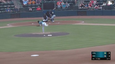 Hyungchan Um homers (6) on a fly ball to right center field.