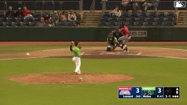 Eddys Leonard homers (2) on a line drive to left field.