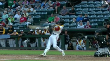 Tsung-Che Cheng laces a three-run home run to right