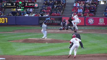 Ethan Hedges singles on a line drive to center fielder Gage Harrelson. Roynier Hernandez scores.