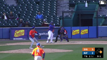 Yohendrick Pinango homers (2) on a fly ball to right field. Carlos Mendoza scores.
