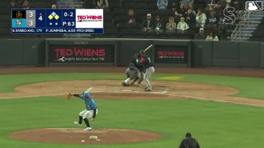 Gage Jump Ball to Sebastián Rivero