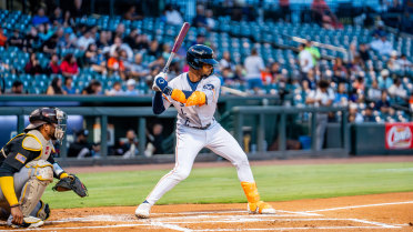 Matthews Ties Franchise Record With 38th Stolen Base