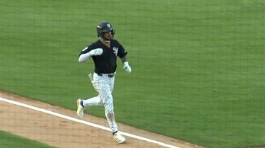 Everson Pereira hits for the cycle