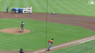 Dodgers prospect Vivas springs to his left for an out