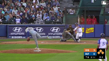 Alejandro Kirk's two-run single