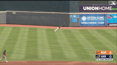 Donta' Williams makes an unbelievable diving catch