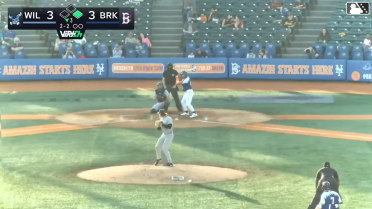 Ronald Hernandez singles on a line drive to right fielder Elijah Green. John Bay scores.