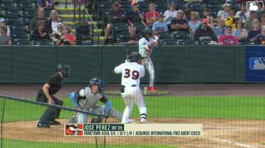 Jose Perez homers (6) on a fly ball to right field. Miguel Rodríguez scores. Edwin Amparo scores.