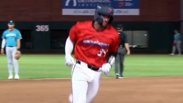 Joe Mack's solo home run (2)