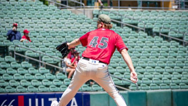 Grizzlies Take Control Early Behind Newton, Secure Series Victory