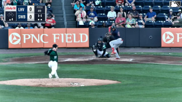 Bryan De La Cruz homers (10) on a fly ball to left field.
