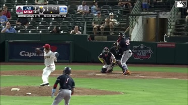 Deyvison De Los Santos singles on a line drive to left fielder Nelson Velázquez. Jesús Bastidas scores.