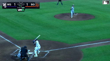 J.D. Gonzalez singles on a line drive to right fielder George Wolkow. Angel Mateo scores. J.D. Gonzalez to 2nd.