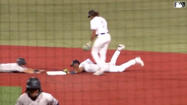 D-backs prospect Jose Fernandez turns double play