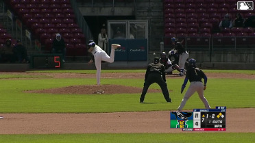 Asbel Gonzalez singles on a line drive to right fielder Jacob McCombs. Tyriq Kemp scores. Nolan Sailors scores. Asbel Gonzalez to 2nd.