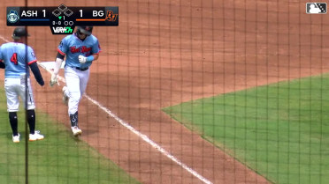 Nathan Flewelling's solo homer
