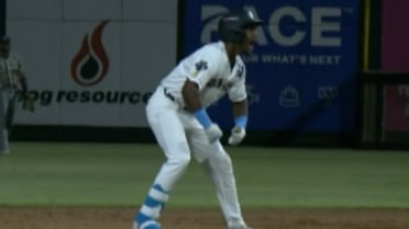 Leo De Vries' three-hit night
