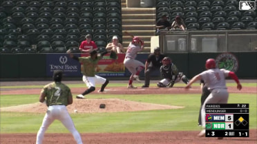 Noah Mendlinger singles on a ground ball to right fielder Johnathan Rodríguez. Matt Koperniak scores.