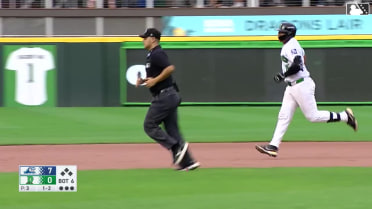 Alfredo Duno's solo home run