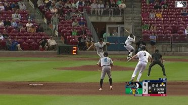 Eduardo Tait singles on a line drive to center fielder Dillon Head. Brandon Winokur scores.