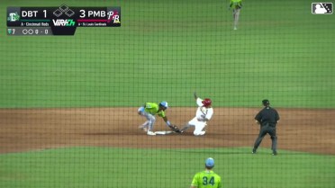 Alfredo Duno makes a perfect throw