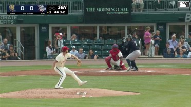 Anthony Volpe homers (3) on a fly ball to right center field.