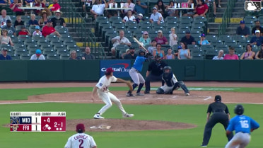Clark Elliott singles on a sharp line drive to center fielder Dylan Dreiling. Davis Diaz scores. Bobby Boser to 3rd.