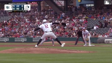 Felix Reyes homers (21) on a fly ball to left center field. Steward Berroa scores.