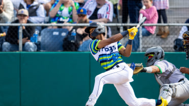 Curtis Washington Jr. doubles (8) on a fly ball to center fielder Trevor Cohen. Carlos Jimenez scores.