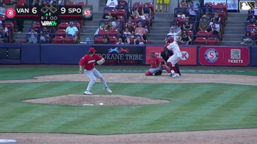 Kelvin Hidalgo homers (3) on a fly ball to left center field.