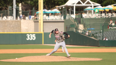 Arkansas Splits Twinbill in Frisco on Wednesday