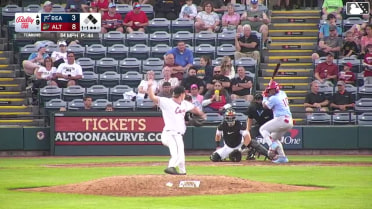 Aroon Escobar singles on a line drive to right fielder Shalin Polanco. Bryan Rincon scores. Pedro León to 3rd.